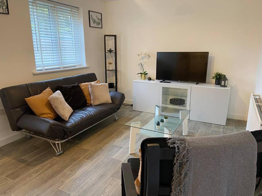 2 Bedroom Private Spacious Apartment In West Midlands Бирмингам Екстериор снимка