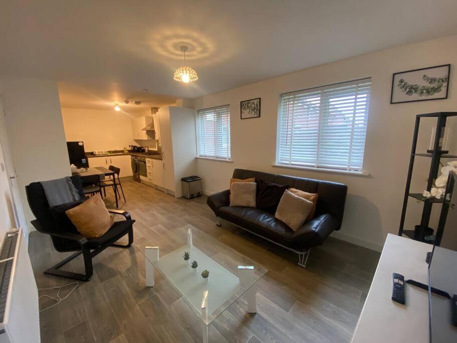 2 Bedroom Private Spacious Apartment In West Midlands Бирмингам Екстериор снимка