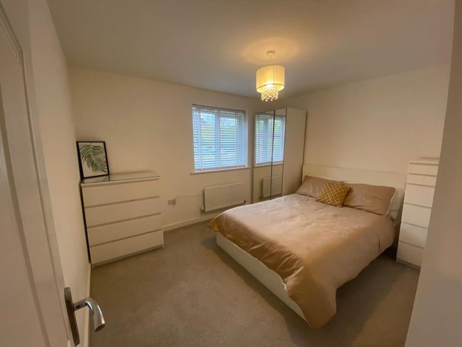 2 Bedroom Private Spacious Apartment In West Midlands Бирмингам Екстериор снимка
